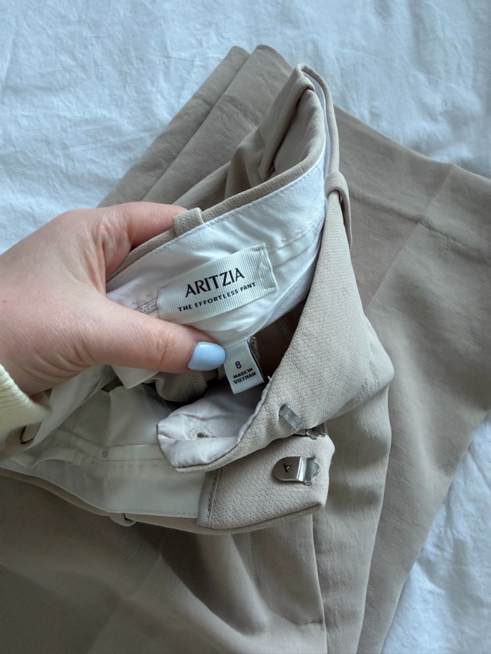 Aritzia Wide-Leg Trousers in Marcona Beige - Picture 5 of 6